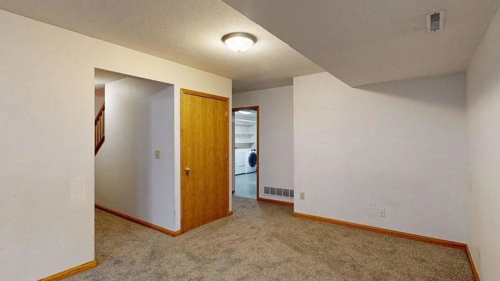 635 NW 6th Street NW Plainview, MN 55964