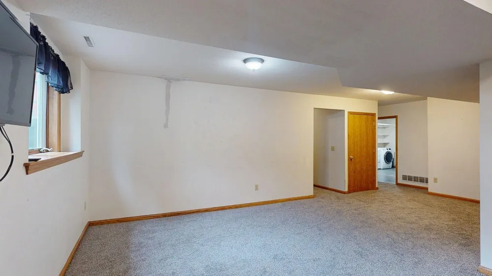 635 NW 6th Street NW Plainview, MN 55964