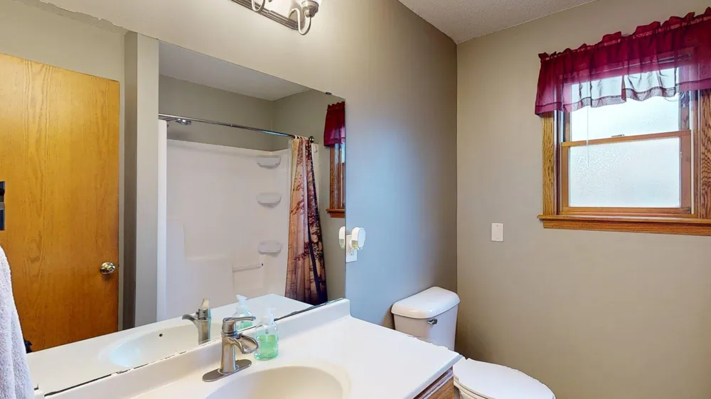 635 NW 6th Street NW Plainview, MN 55964