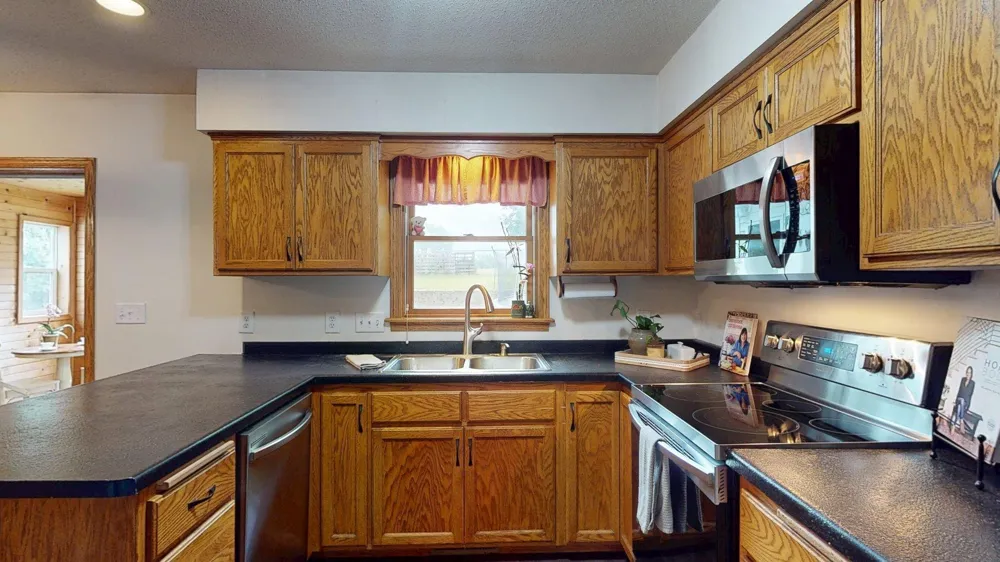 635 NW 6th Street NW Plainview, MN 55964