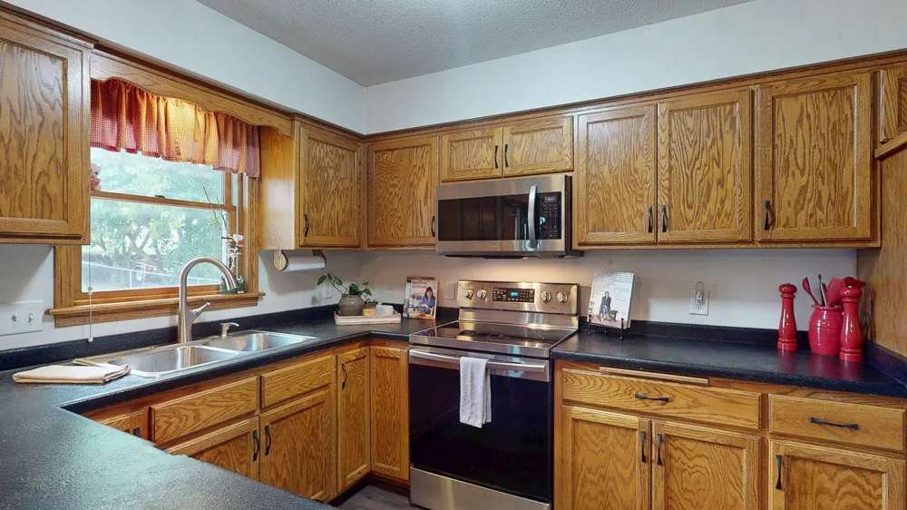 635 NW 6th Street NW Plainview, MN 55964