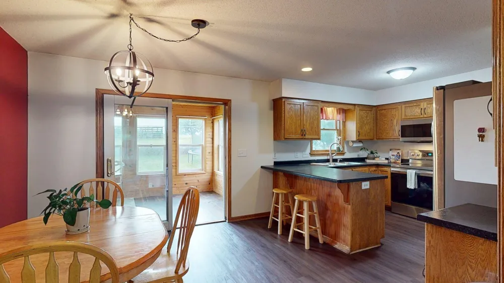 635 NW 6th Street NW Plainview, MN 55964