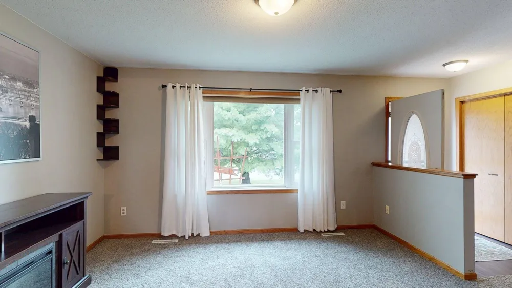 635 NW 6th Street NW Plainview, MN 55964