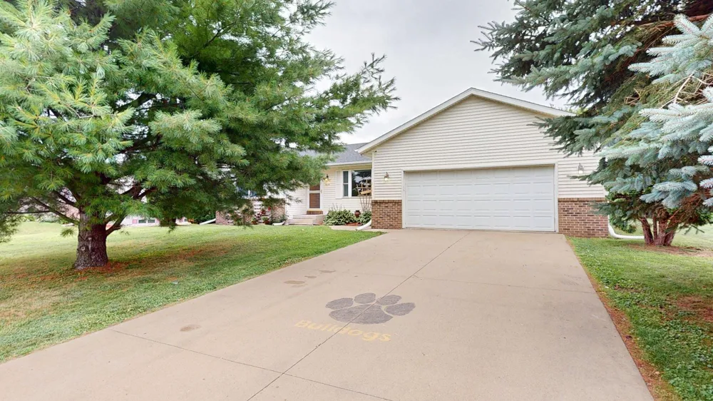 635 NW 6th Street NW Plainview, MN 55964