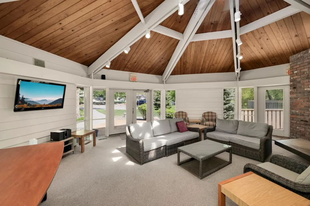 10203 Scarborough Road Bloomington, MN 55437