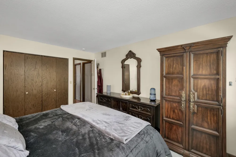 10203 Scarborough Road Bloomington, MN 55437