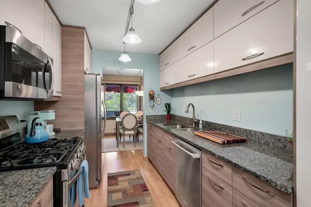 10203 Scarborough Road Bloomington, MN 55437