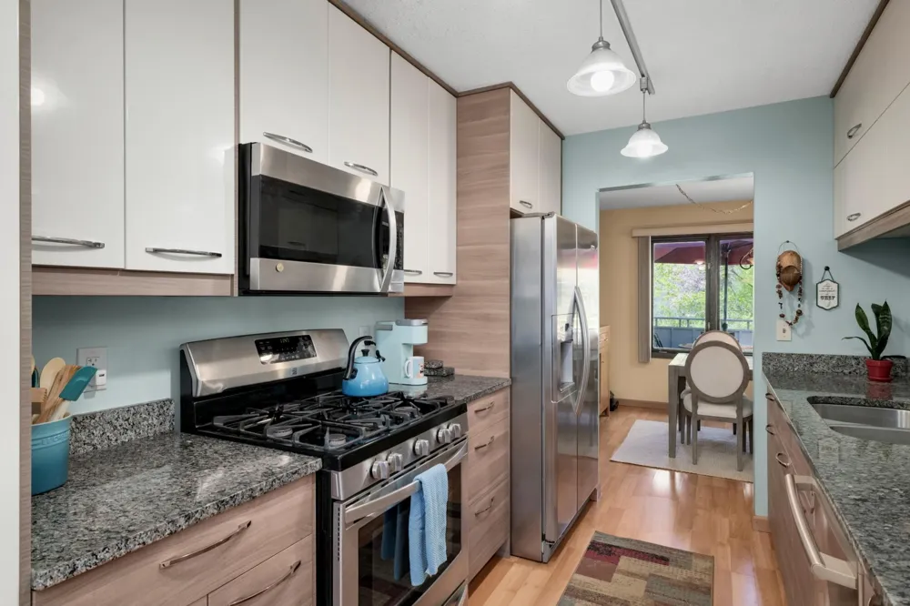 10203 Scarborough Road Bloomington, MN 55437