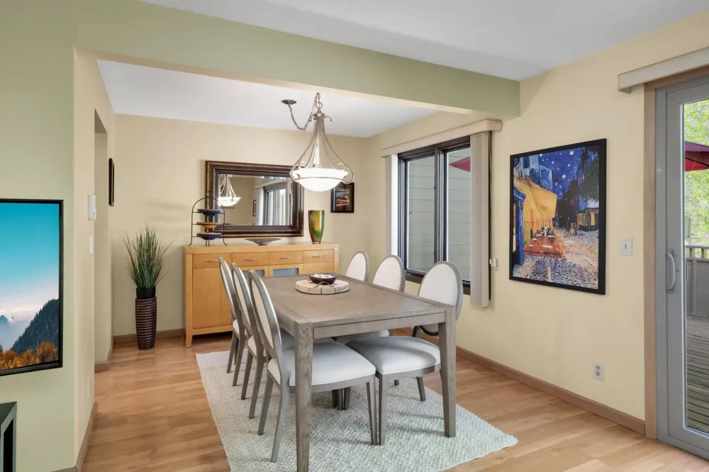 10203 Scarborough Road Bloomington, MN 55437