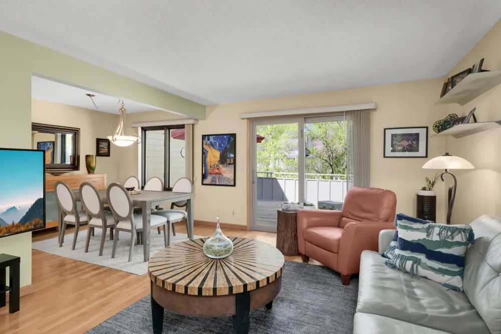 10203 Scarborough Road Bloomington, MN 55437