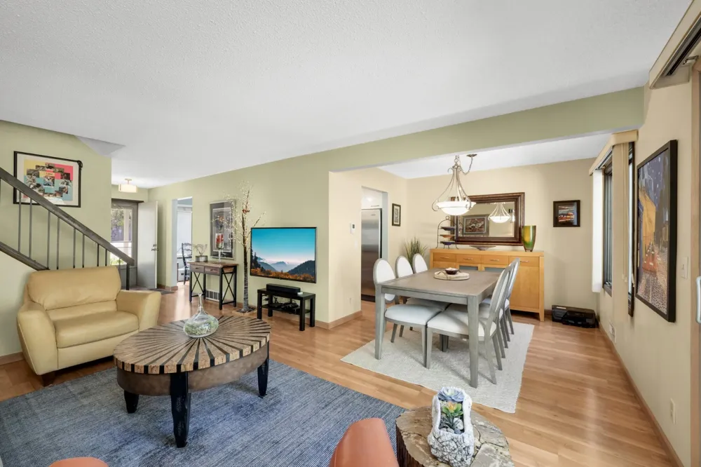 10203 Scarborough Road Bloomington, MN 55437