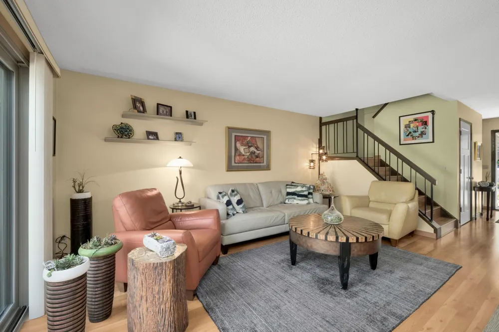 10203 Scarborough Road Bloomington, MN 55437
