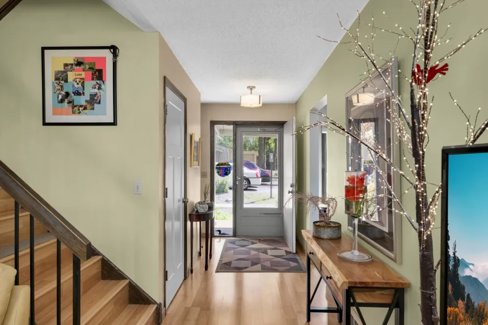 10203 Scarborough Road Bloomington, MN 55437
