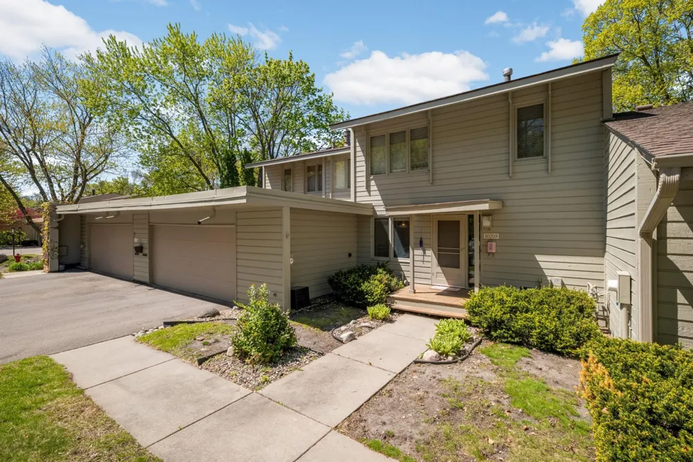 10203 Scarborough Road Bloomington, MN 55437