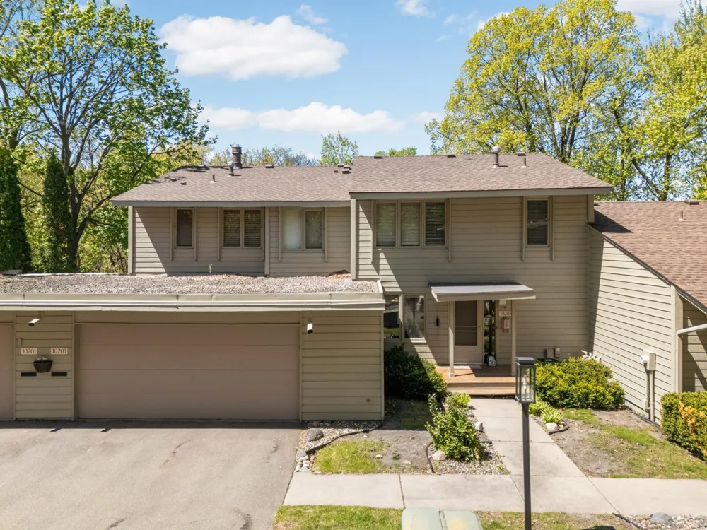10203 Scarborough Road Bloomington, MN 55437