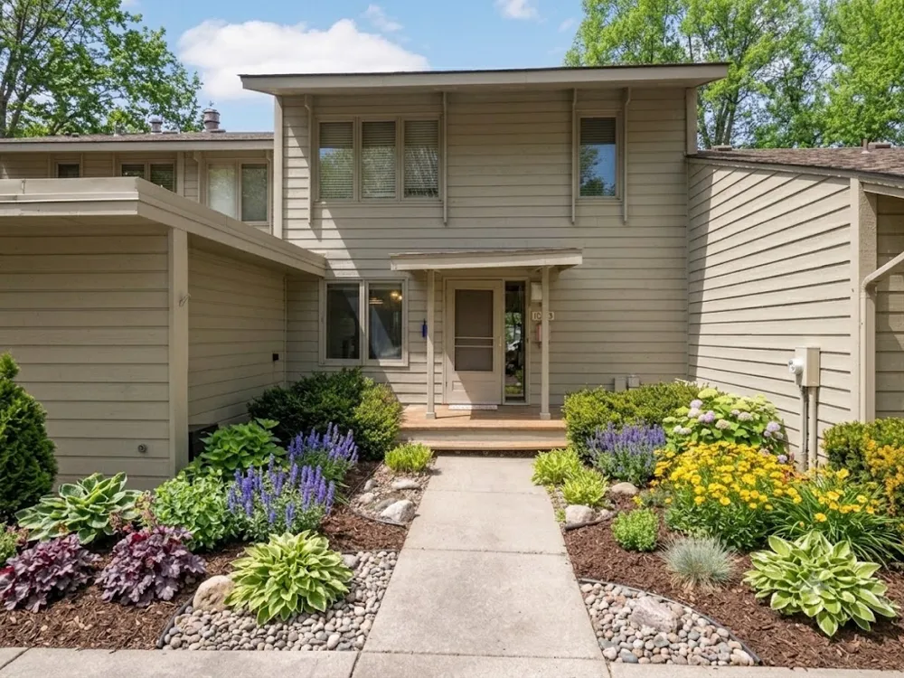 10203 Scarborough Road Bloomington, MN 55437
