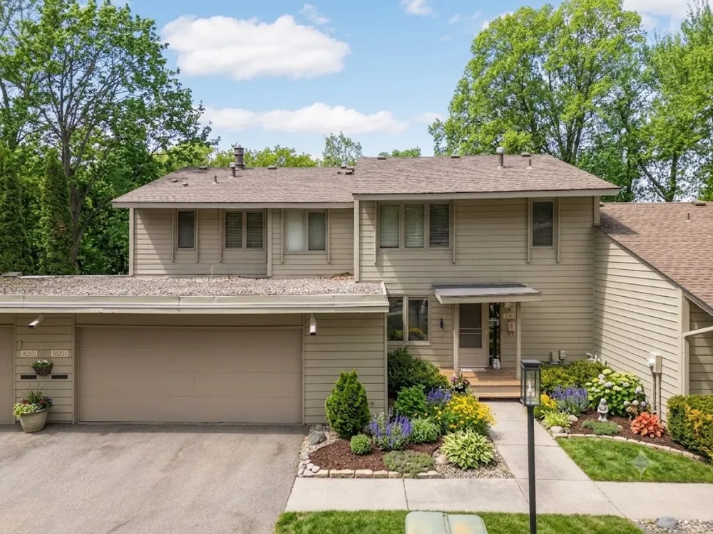 10203 Scarborough Road Bloomington, MN 55437