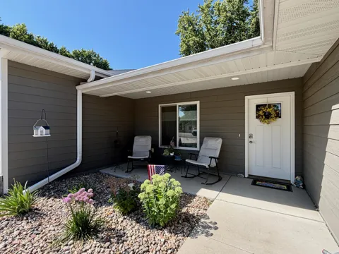 104 W Barck Avenue