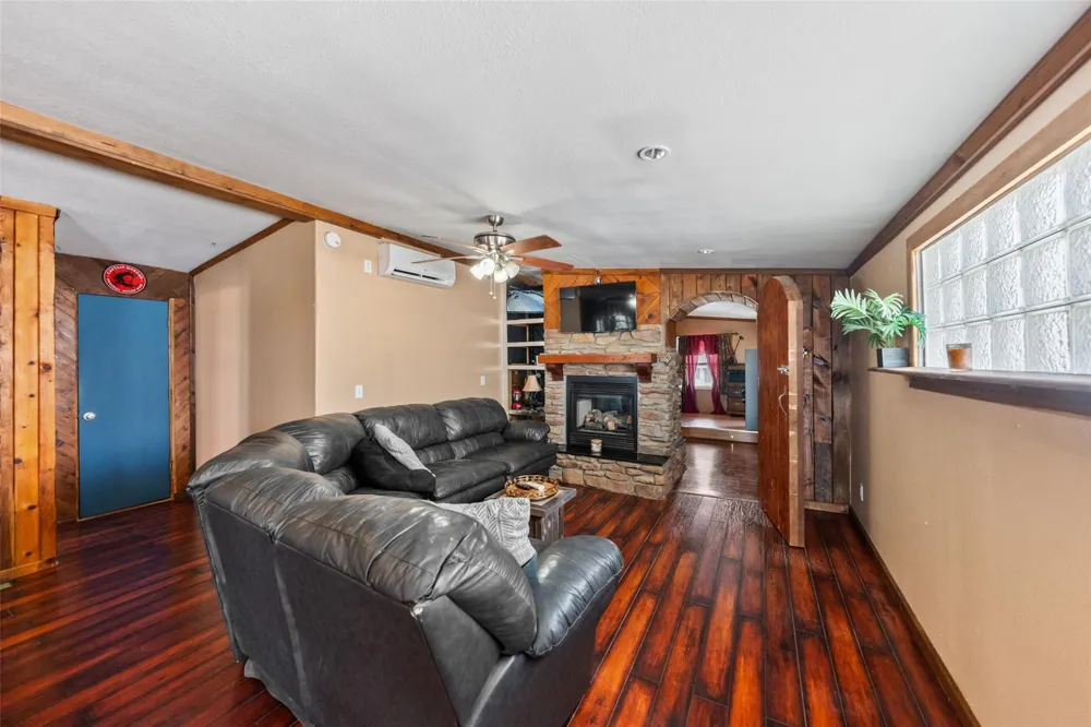 116 Bayou Vista Drive Hitchcock, TX 77563
