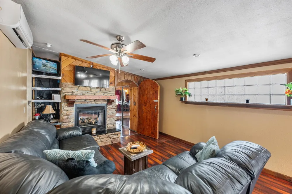 116 Bayou Vista Drive Hitchcock, TX 77563