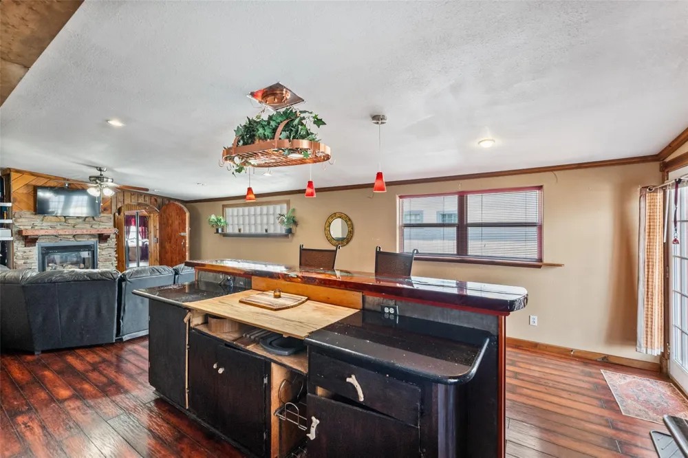 116 Bayou Vista Drive Hitchcock, TX 77563