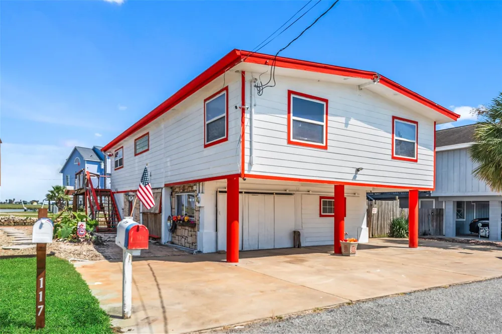116 Bayou Vista Drive Hitchcock, TX 77563