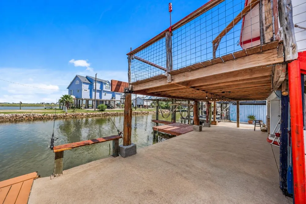 116 Bayou Vista Drive Hitchcock, TX 77563