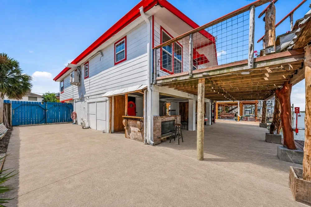 116 Bayou Vista Drive Hitchcock, TX 77563