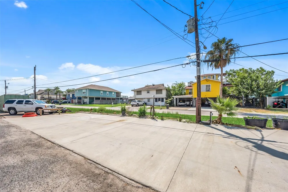 116 Bayou Vista Drive Hitchcock, TX 77563