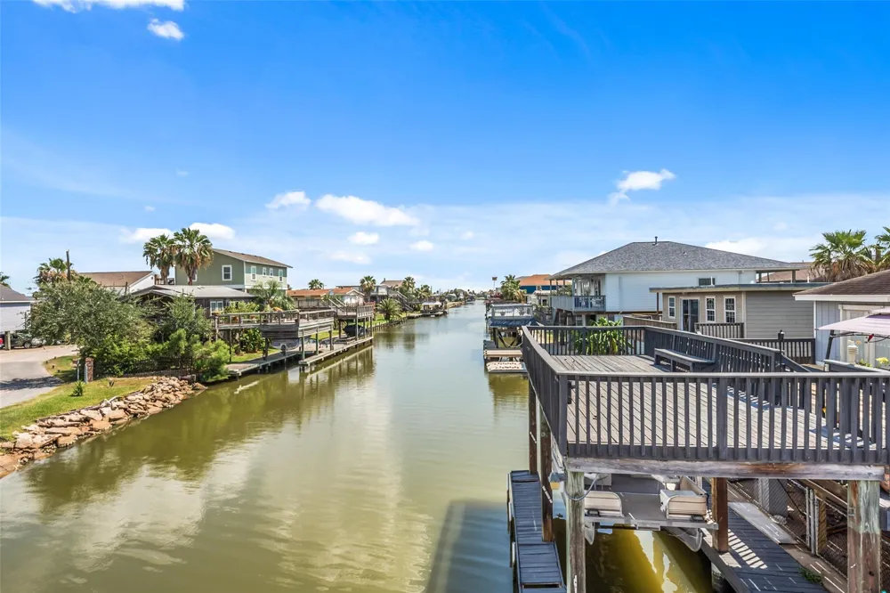 116 Bayou Vista Drive Hitchcock, TX 77563