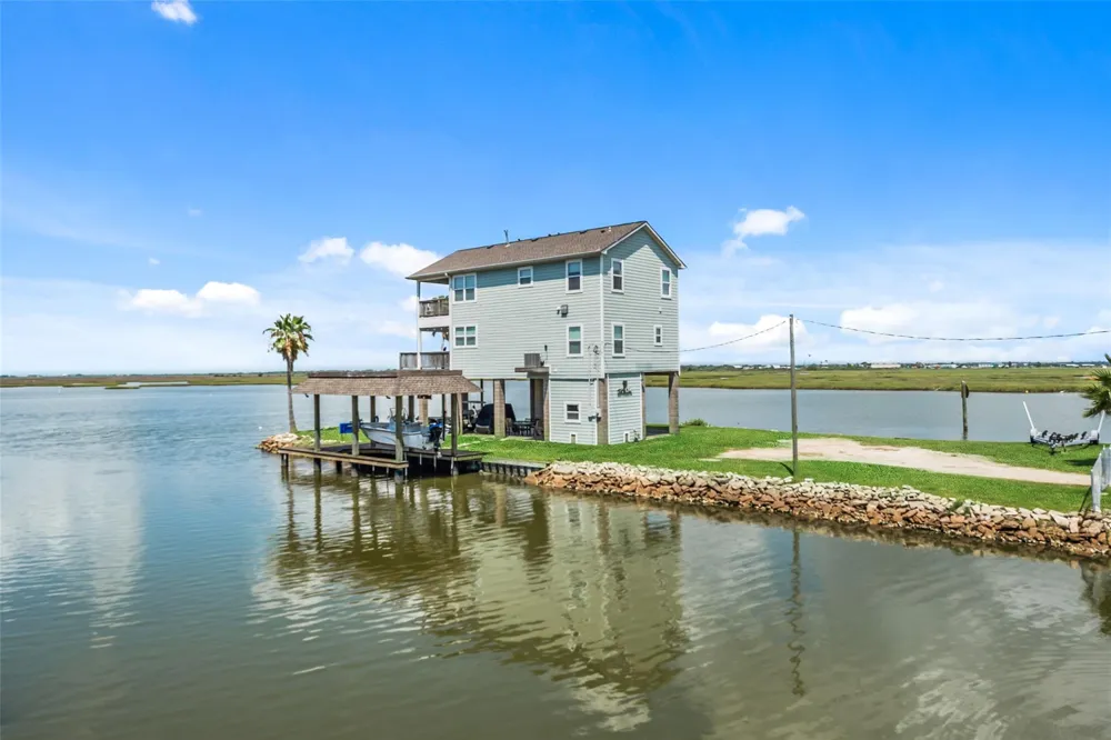 116 Bayou Vista Drive Hitchcock, TX 77563