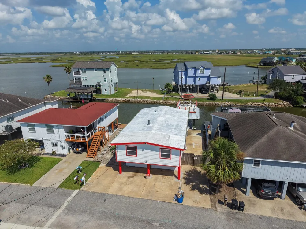 116 Bayou Vista Drive Hitchcock, TX 77563