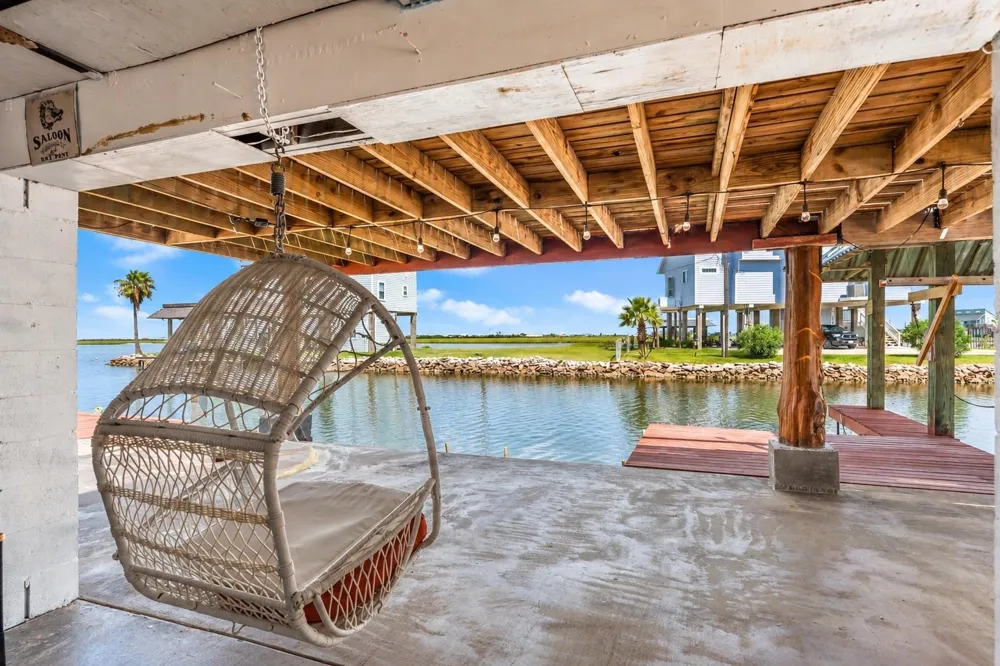 116 Bayou Vista Drive Hitchcock, TX 77563