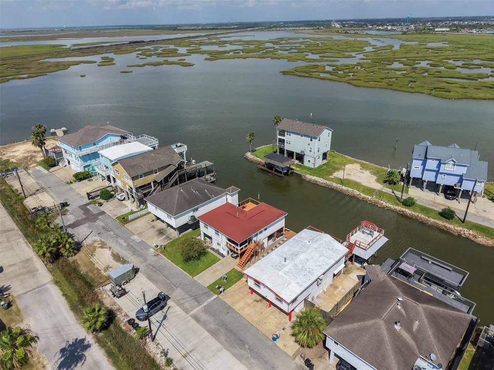 116 Bayou Vista Drive Hitchcock, TX 77563