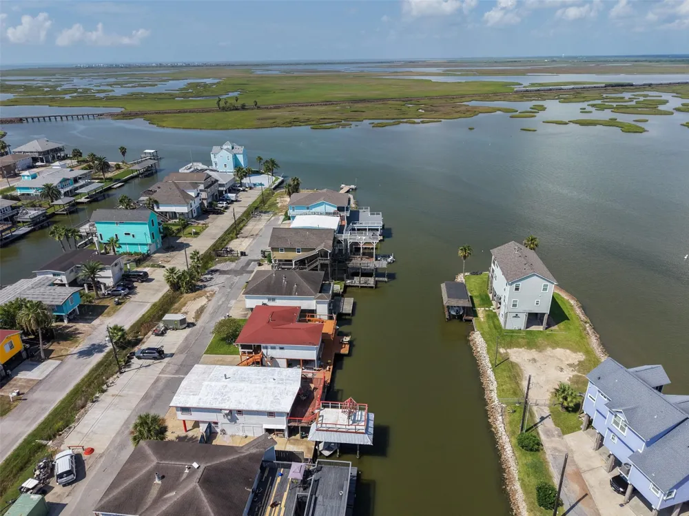 116 Bayou Vista Drive Hitchcock, TX 77563