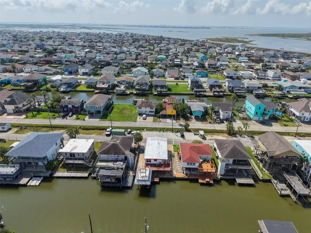 116 Bayou Vista Drive Hitchcock, TX 77563