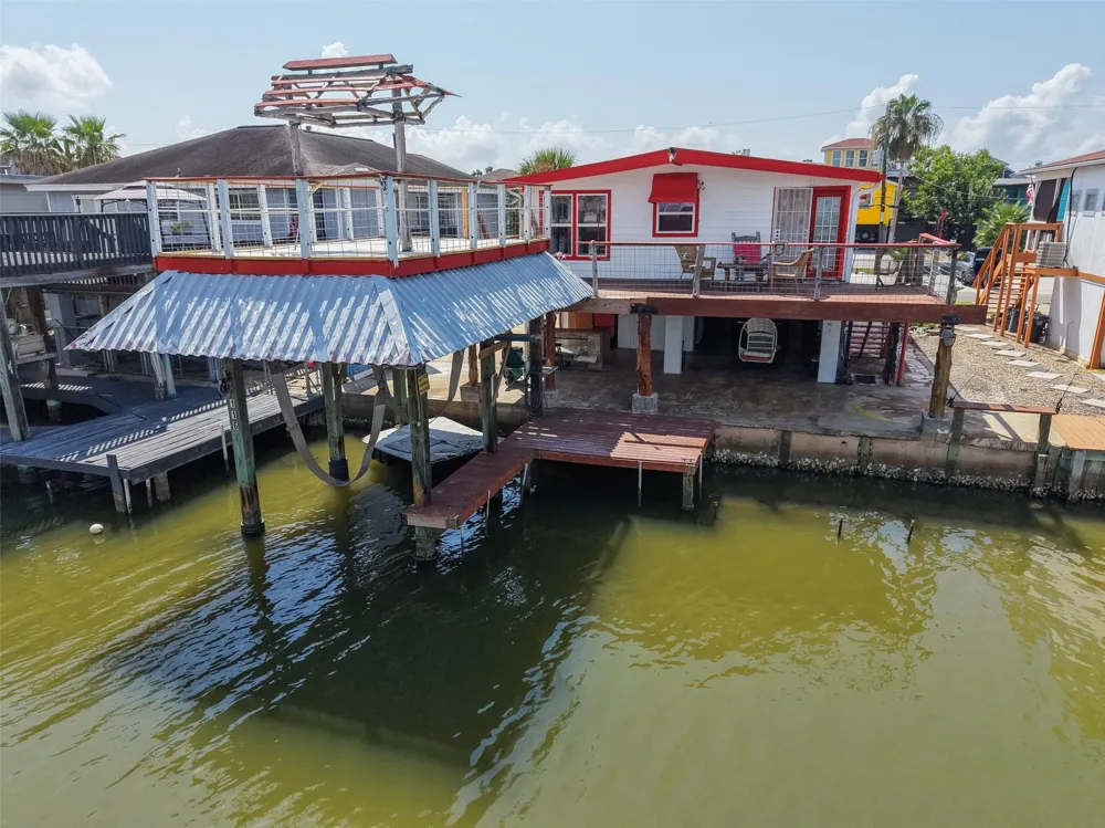 116 Bayou Vista Drive Hitchcock, TX 77563