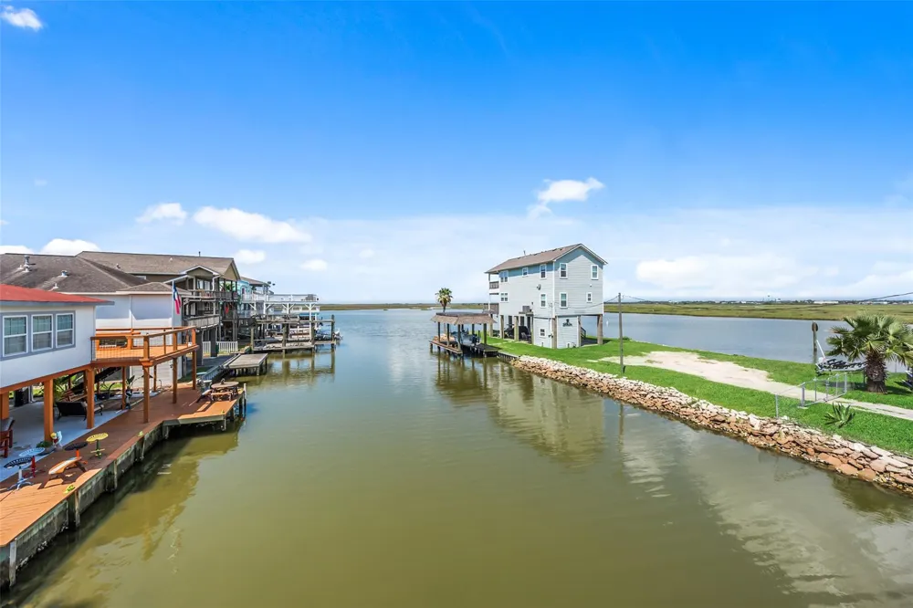 116 Bayou Vista Drive Hitchcock, TX 77563