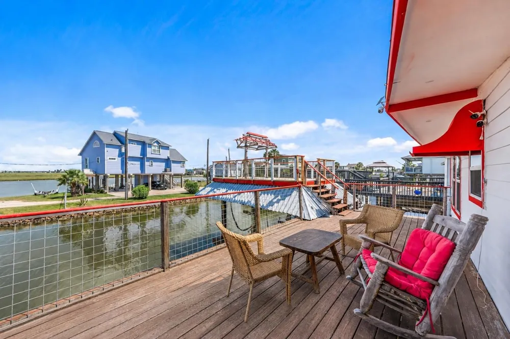 116 Bayou Vista Drive Hitchcock, TX 77563