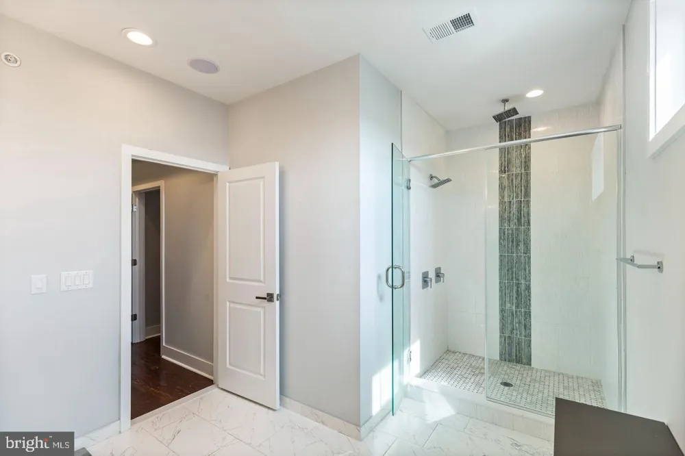 2621 E LETTERLY STREET Philadelphia, PA 19125