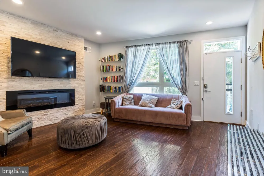 2621 E LETTERLY STREET Philadelphia, PA 19125