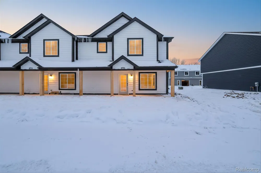 19287 Andrea Drive Macomb Township, MI 48042
