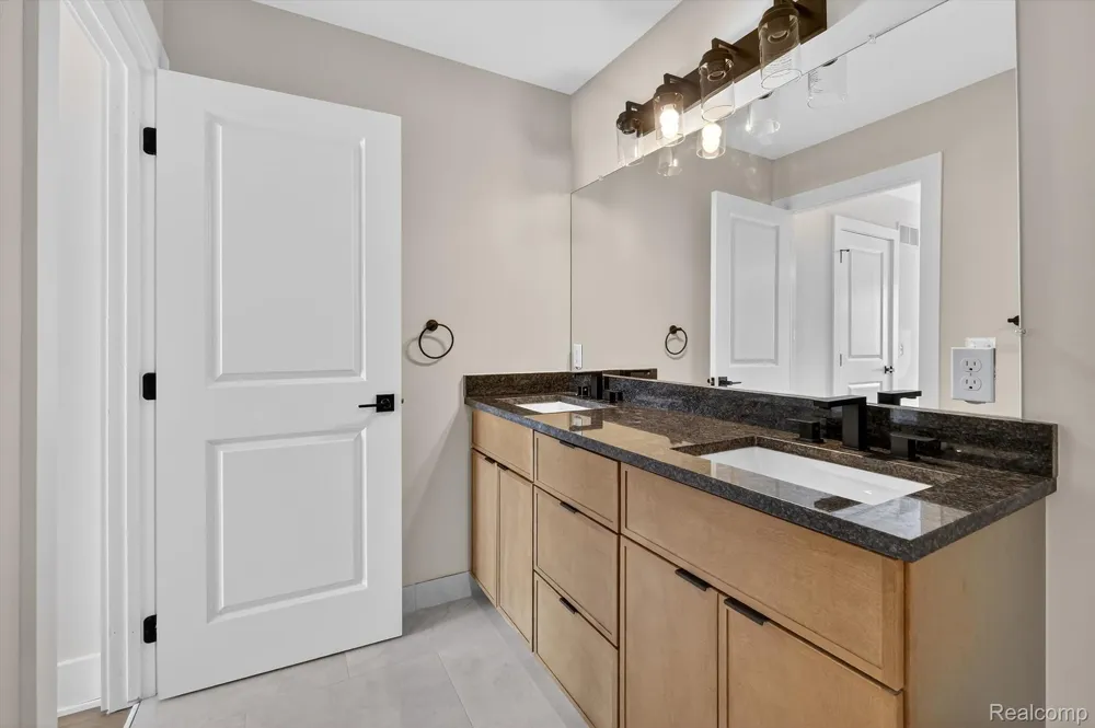 19287 Andrea Drive Macomb Township, MI 48042