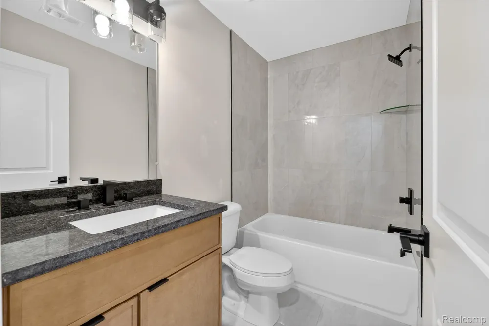19287 Andrea Drive Macomb Township, MI 48042