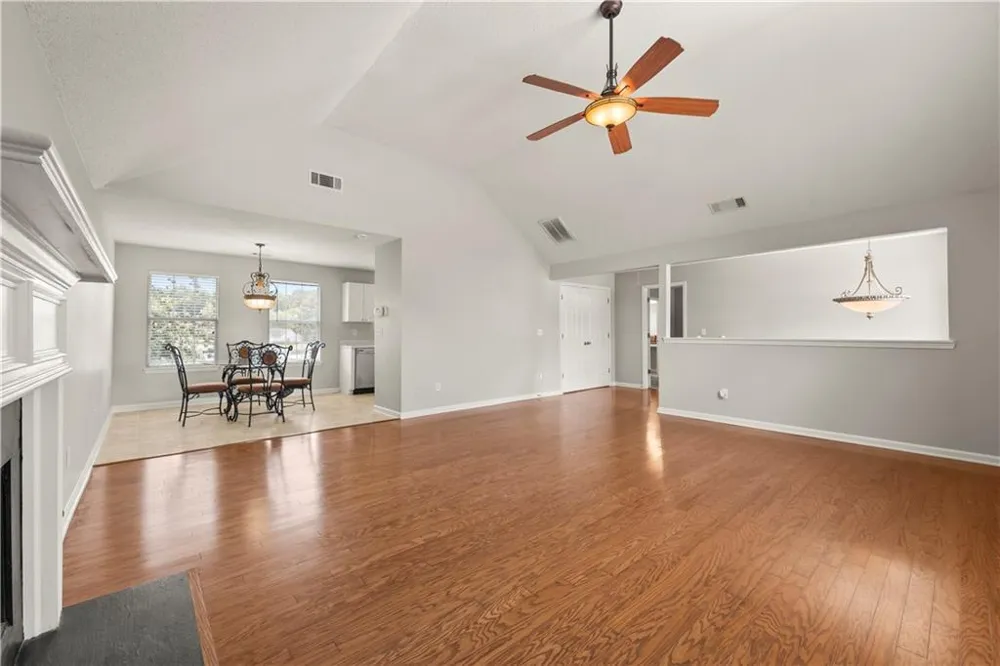 27 Waters Edge Way Fayetteville, GA 30215