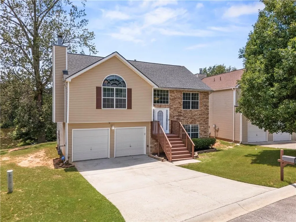 27 Waters Edge Way Fayetteville, GA 30215