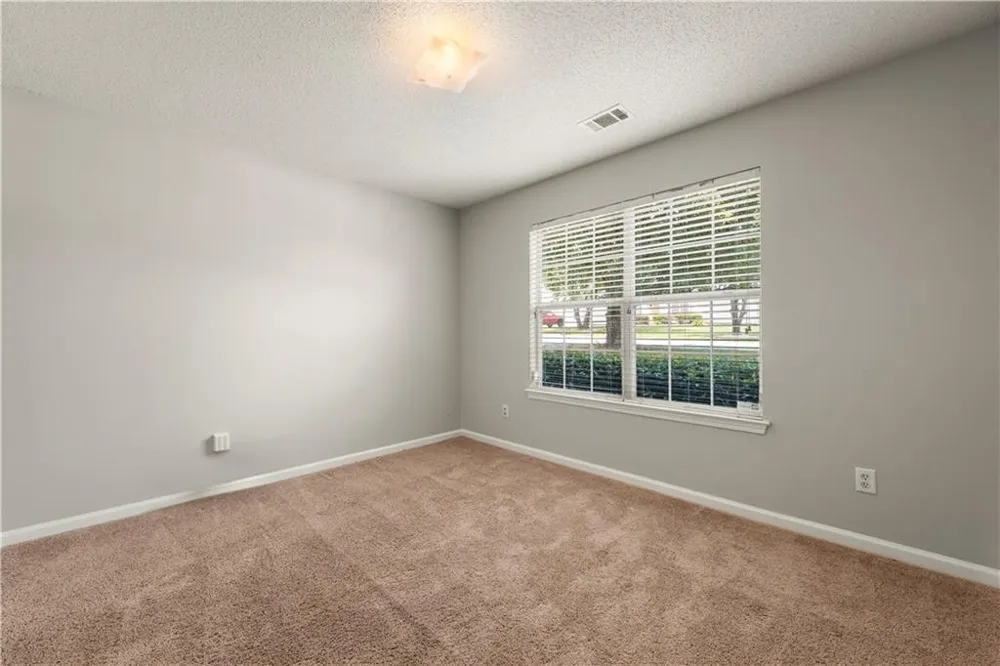 27 Waters Edge Way Fayetteville, GA 30215