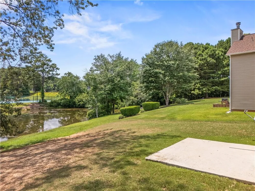 27 Waters Edge Way Fayetteville, GA 30215