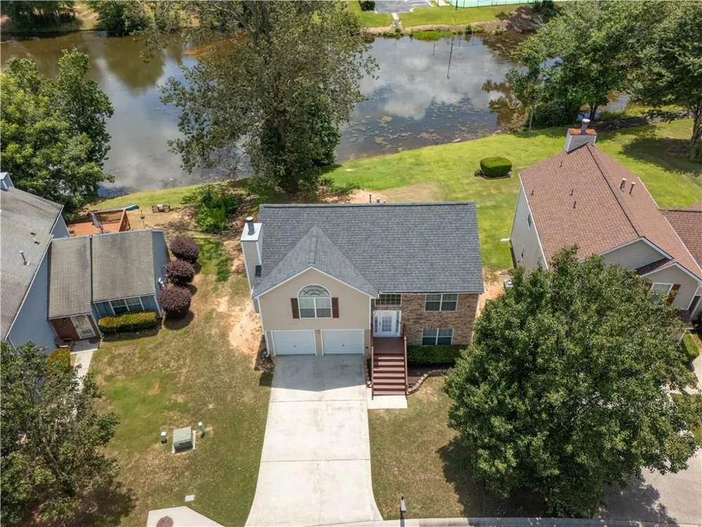 27 Waters Edge Way Fayetteville, GA 30215