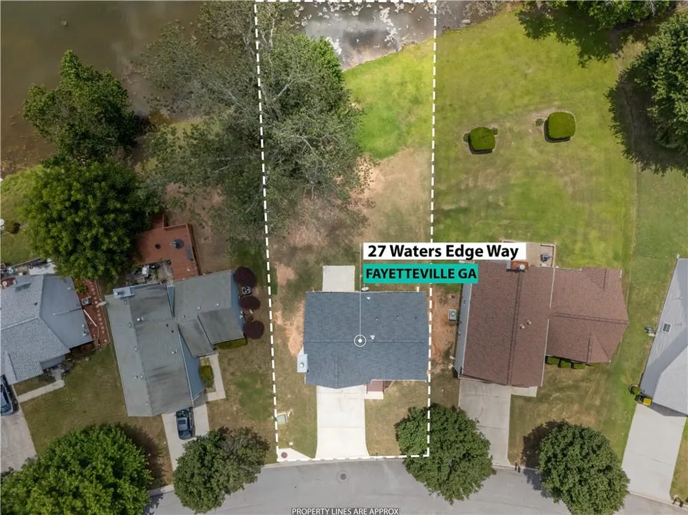 27 Waters Edge Way Fayetteville, GA 30215